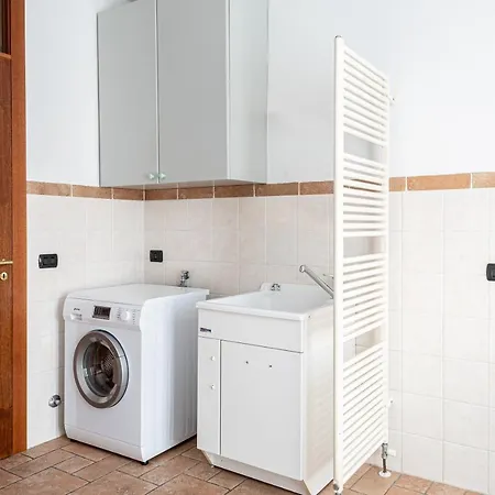 Cornelia , Entire With Private Pool فيلة Corneliano d'Alba