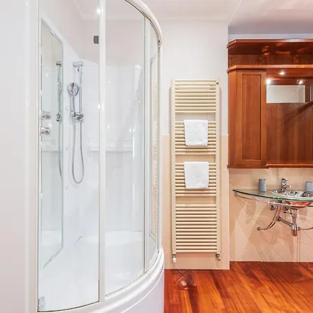 Cornelia , Entire With Private Pool فيلة Corneliano d'Alba