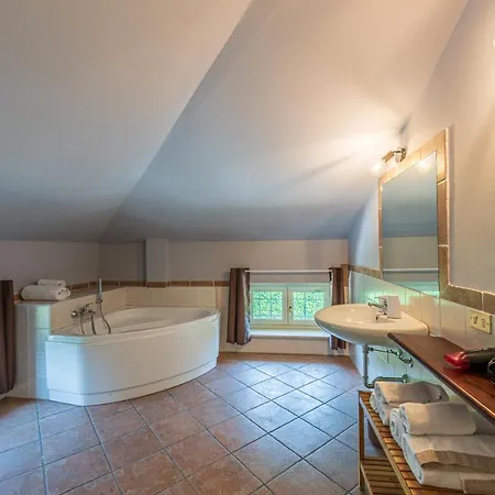 فيلة Cornelia , Entire With Private Pool Corneliano d'Alba