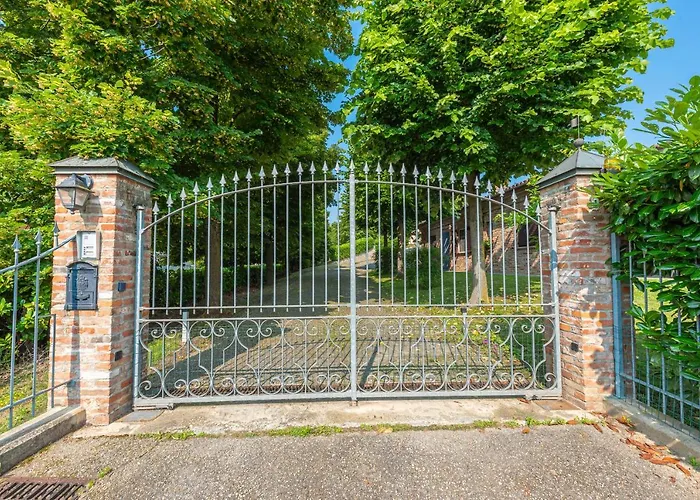 Cornelia , Entire With Private Pool Villa Corneliano d'Alba