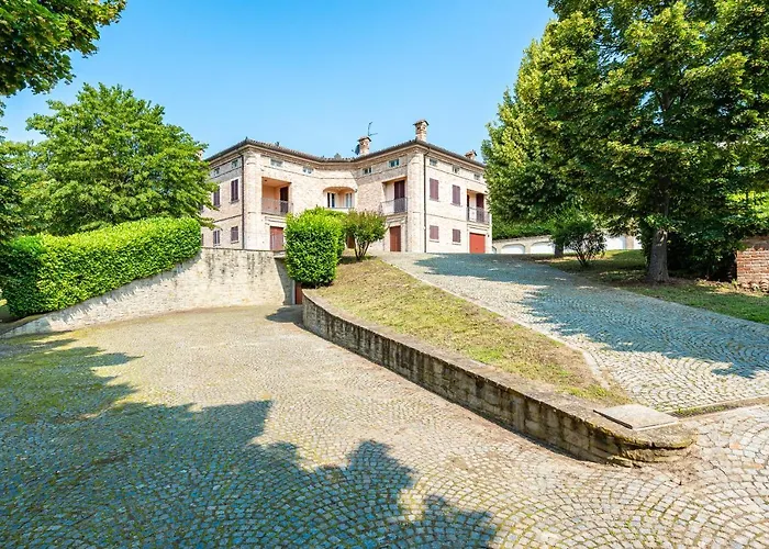 Cornelia , Entire With Private Pool Villa Corneliano d'Alba