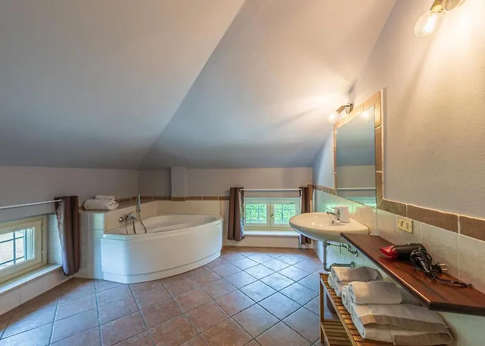 ヴィラ Cornelia , Entire With Private Pool Corneliano d'Alba